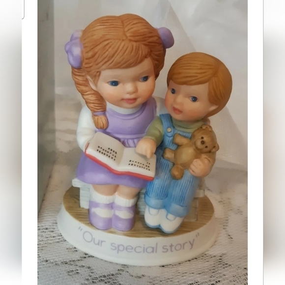 VTG AVON Tender Memories Porcelain figurine collection OUR SPECIAL STORY 1991 - Picture 2 of 6
